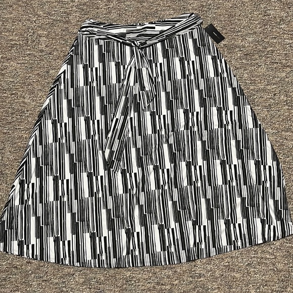 Robert Louis Dresses & Skirts - Robert Louis Casual Skirt Size 2X